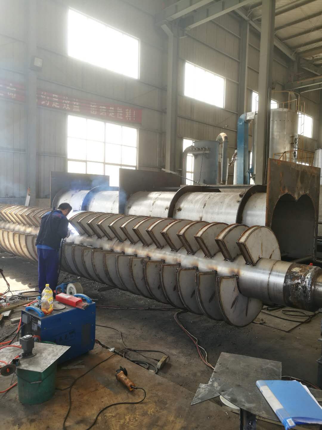 蘇州吳江污水處理廠120平方米污泥槳葉干燥機(jī)定制生產(chǎn)緊張進(jìn)行中